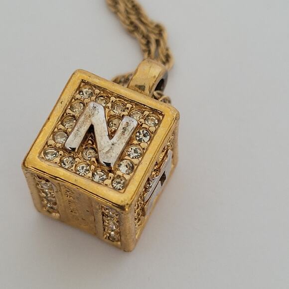 Nina Ricci Gold Necklace with Pendant - Picture 5 of 6